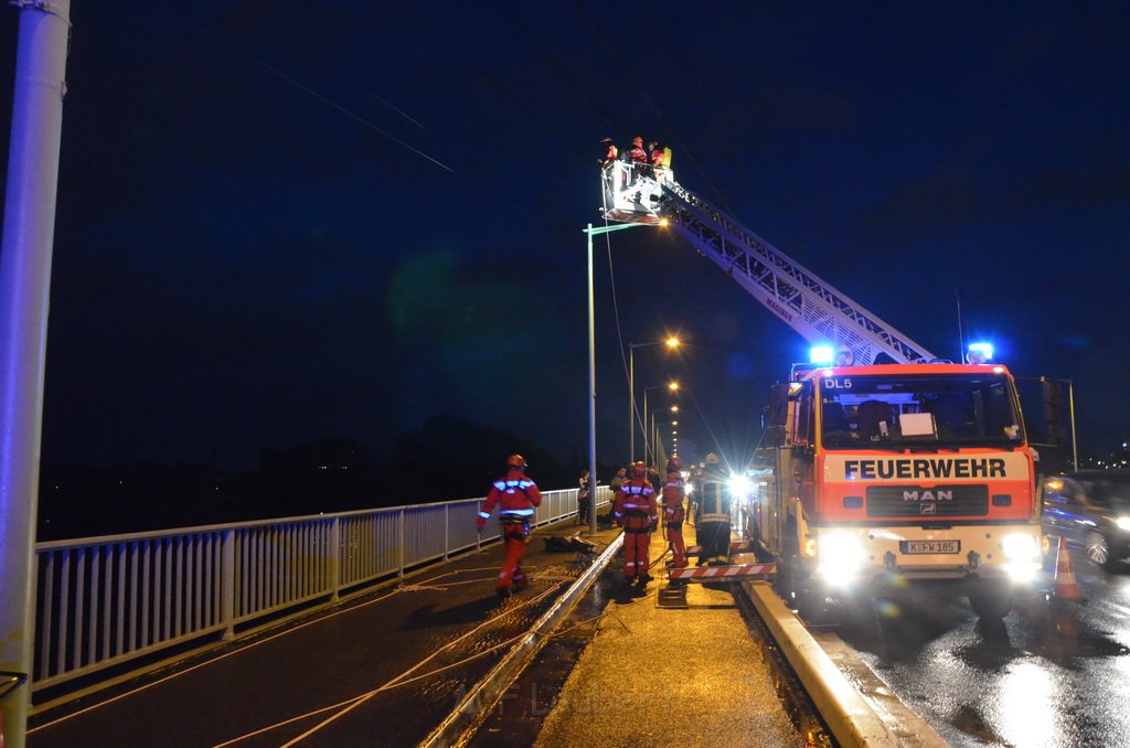 Einsatz BF Hoehenretter Koelner Seilbahn Hoehe Zoobruecke P2314.JPG